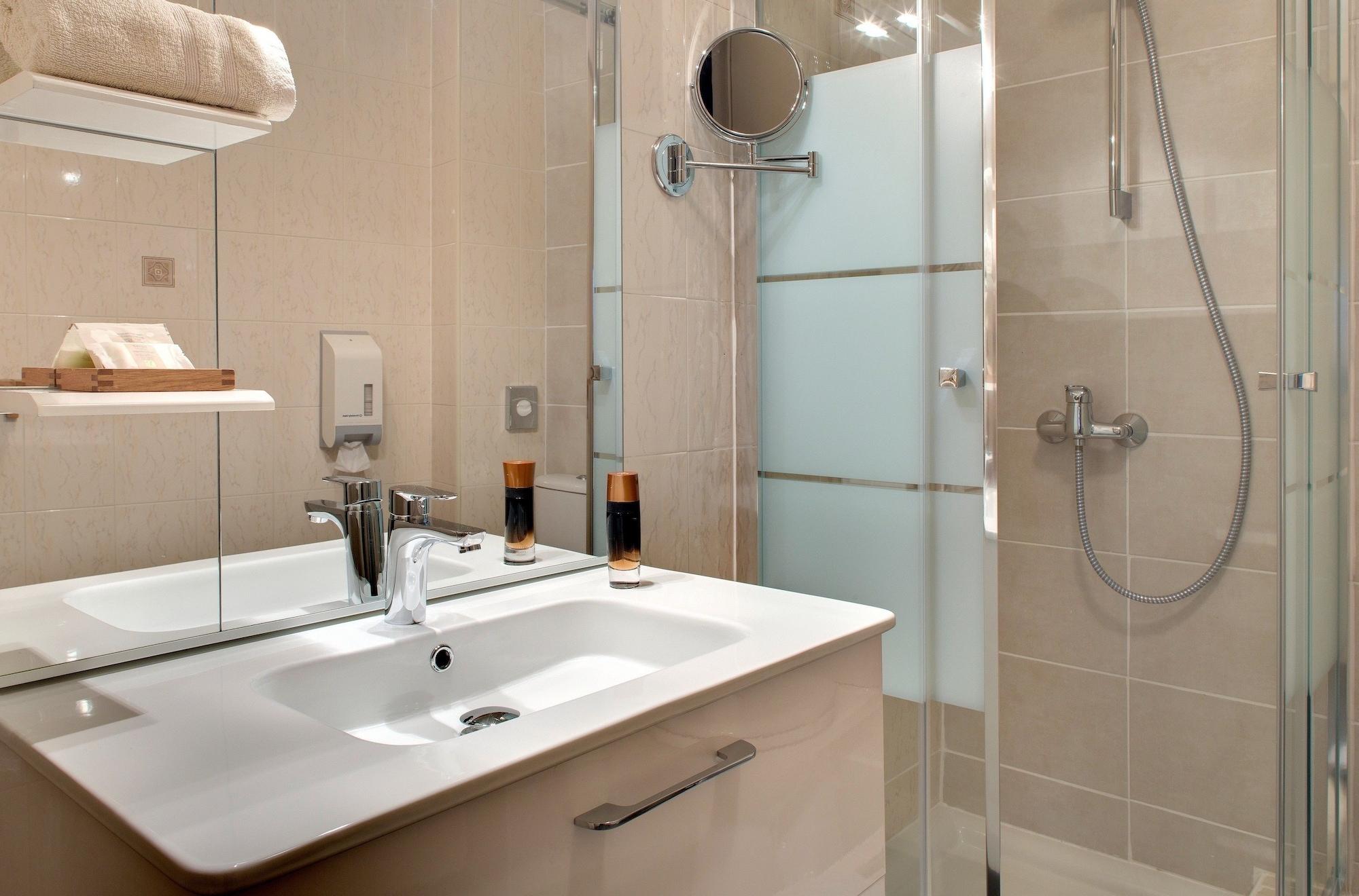 Logis Hotel Du Midi - Saint Etienne Sud Ngoại thất bức ảnh