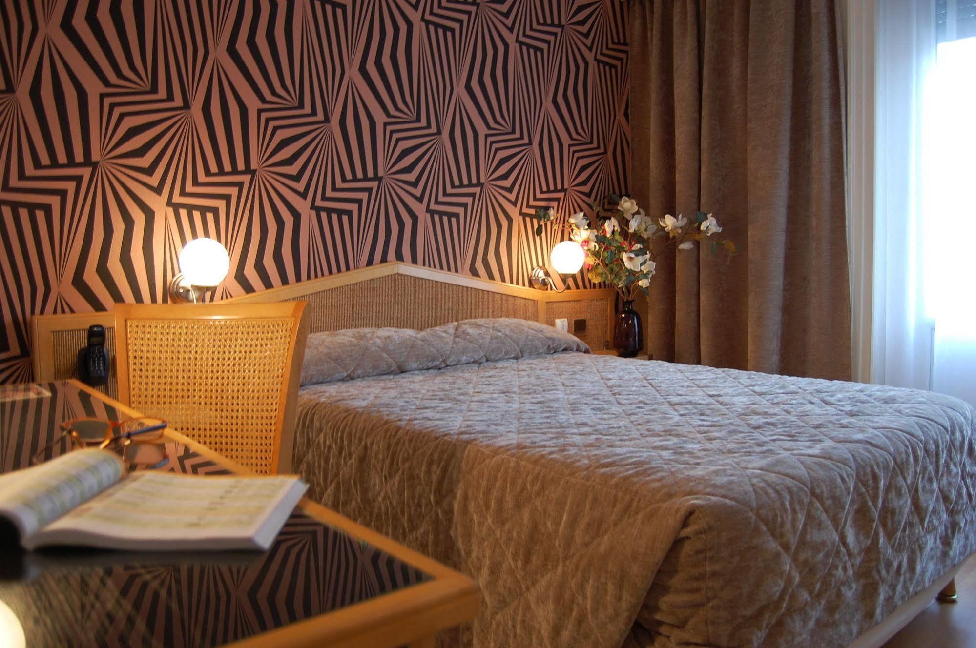 Logis Hotel Du Midi - Saint Etienne Sud Ngoại thất bức ảnh