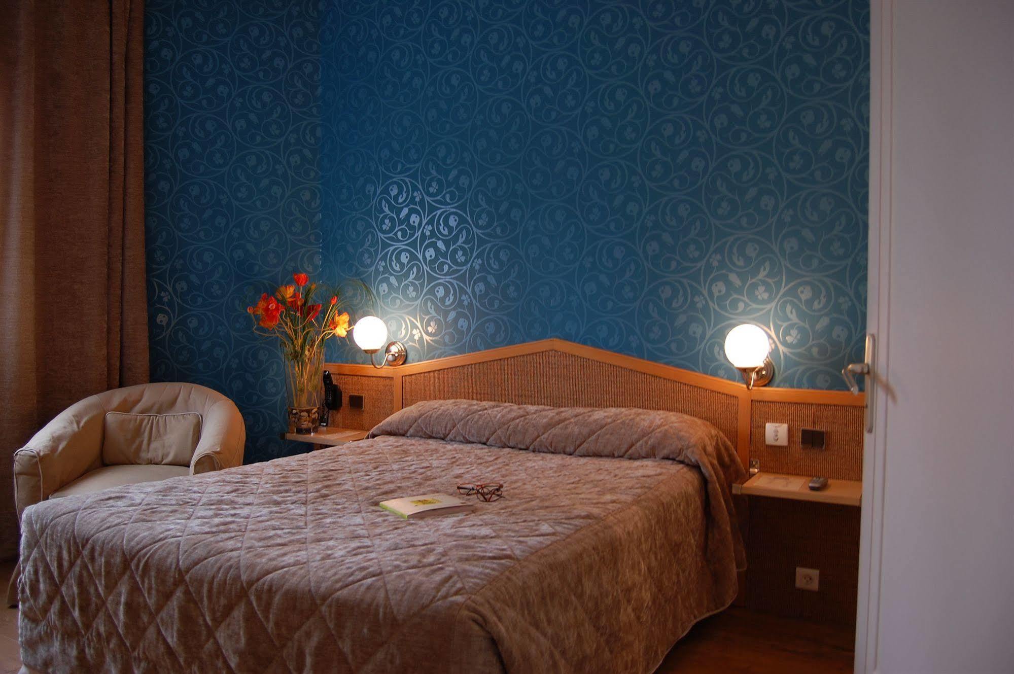 Logis Hotel Du Midi - Saint Etienne Sud Ngoại thất bức ảnh